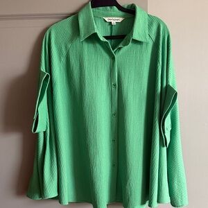 DAVI & DANI Bright Green Textured Button-Front Shirt